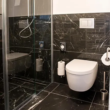 The Outlet 4*